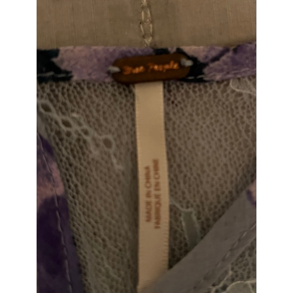 FREE PEOPLE~ LACE SMOCKED CROPPED TOP~M - Picture 10 of 10